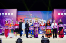 毕节跳舞小姐姐,小姐姐的精彩瞬间，展现民族风情